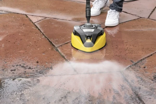 PSI gauge on pressure washer